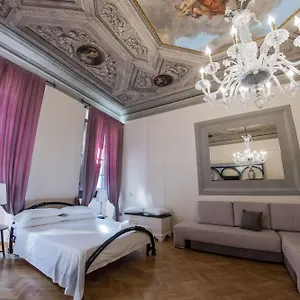 n4u-guest-house.it-tuscanyhotel.com/